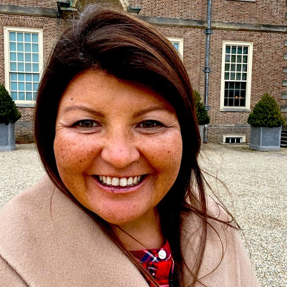 Meet your Posher, Jennifer - Picture 1 of 1